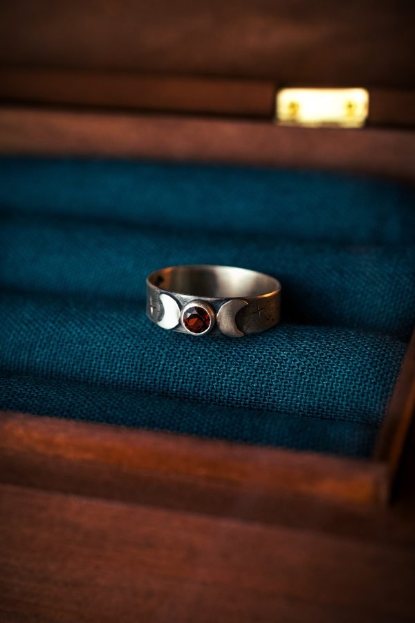 Nocturnia Ring